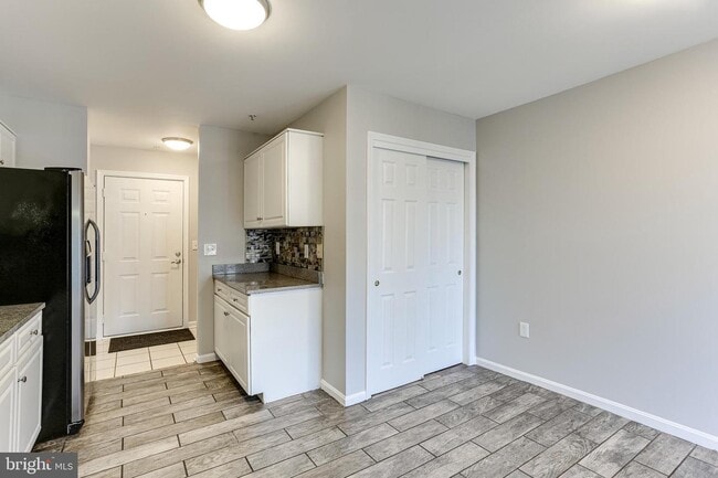 Building Photo - 31 Lambourne Rd