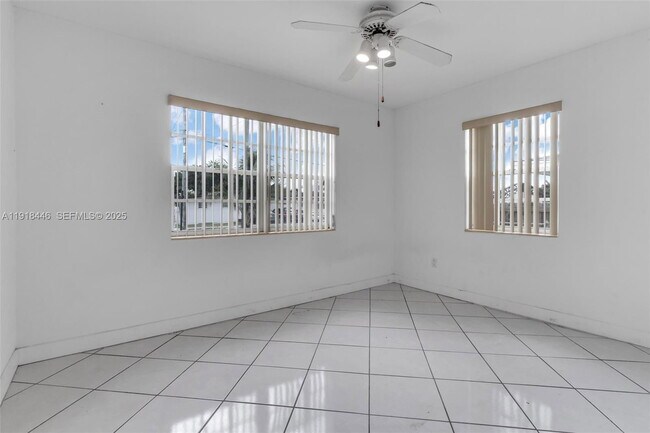 Building Photo - 3841 SW 91 Ave