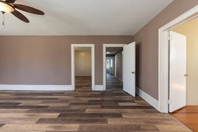 Building Photo - Four Bedroom Home!