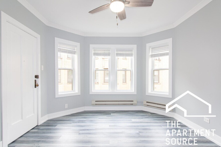 Building Photo - 3821 N Greenview Ave
