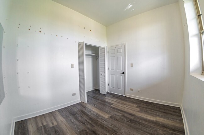 Building Photo - 317 S Homan Ave
