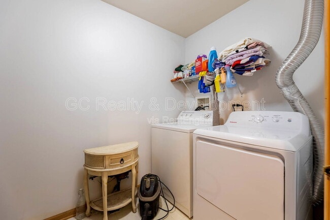 Building Photo - 1636 Fredericksburg Ln