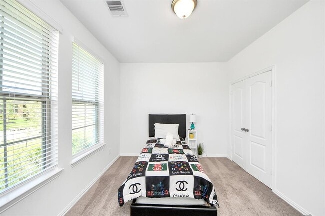 Building Photo - 8034 Royal Palm Dr