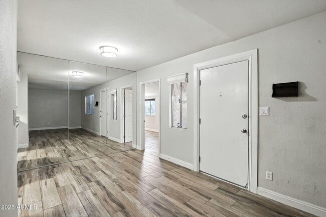 Building Photo - 1115 N 84th Pl