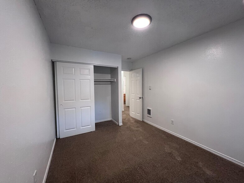 Building Photo - 17250 SW Heritage Ct