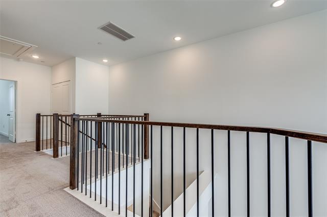 Building Photo - 3925 Cresthill Dr