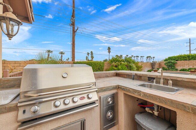 Building Photo - 44030 Mariposa Ct