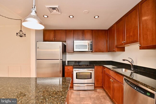 Building Photo - 1020 N Highland St