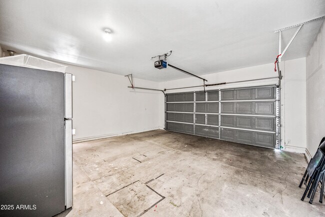 Building Photo - 1704 S 79th Glen