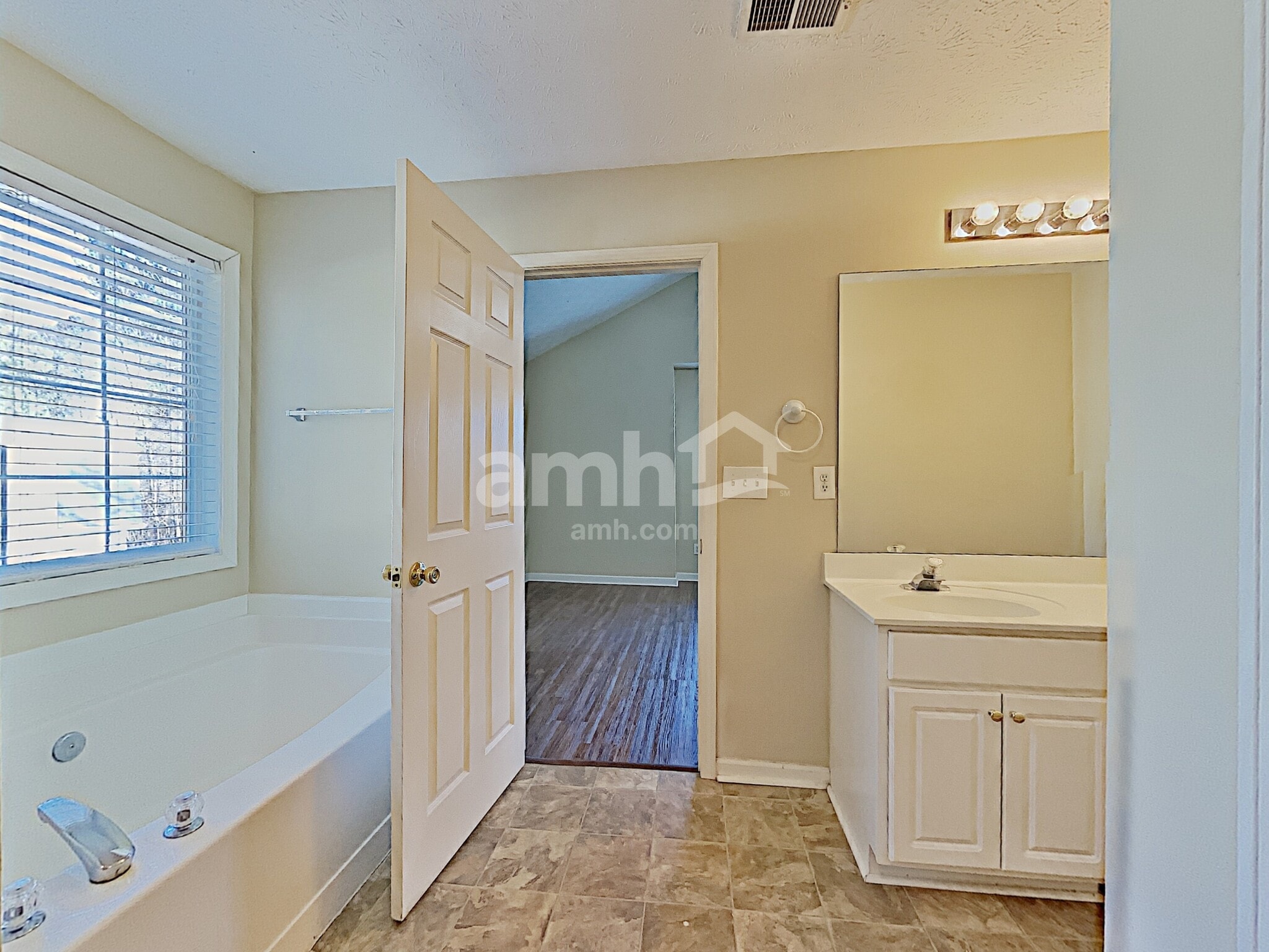 Building Photo - 312 Yarbrough Ct
