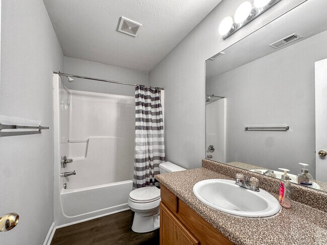 Building Photo - Beautiful Townhome for Lease in Covington