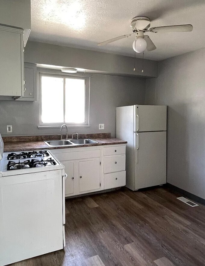 Building Photo - 601-605 Abbe Rd OPEN HOUSE 7/18 10-3PM