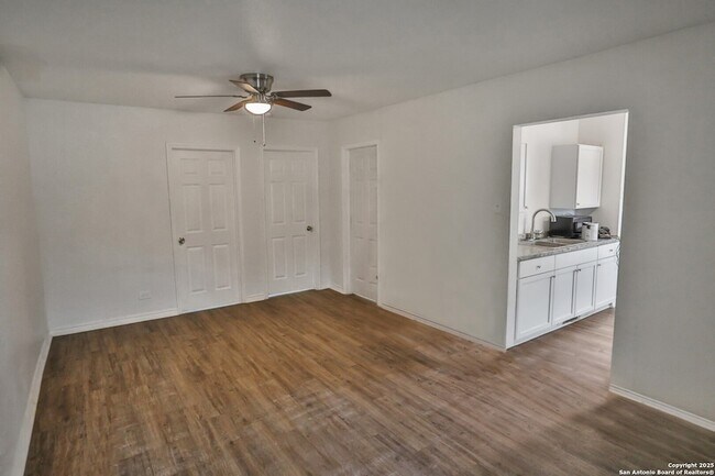 Building Photo - 2426 Cincinnati Ave