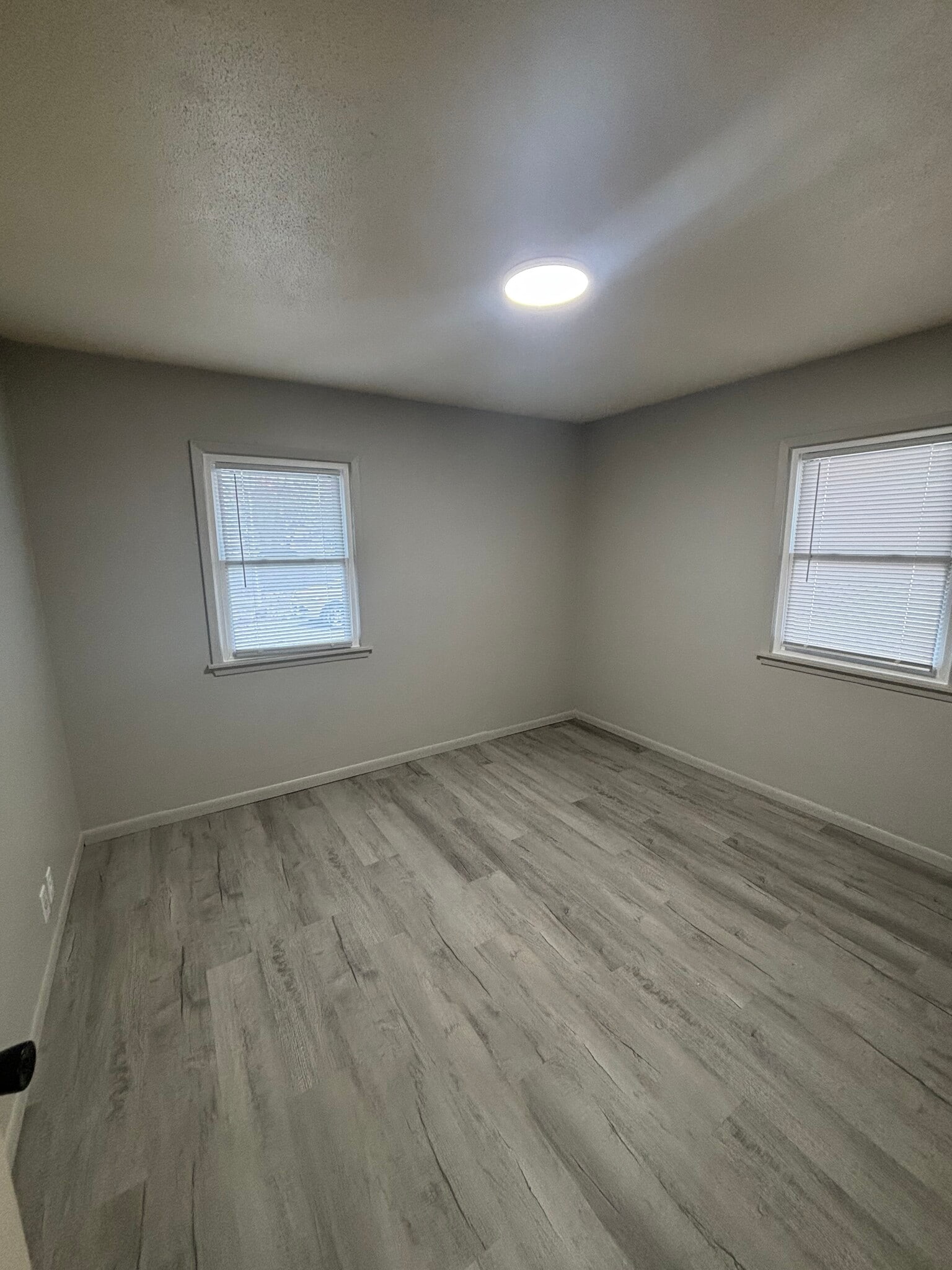 Building Photo - 406 N Main St