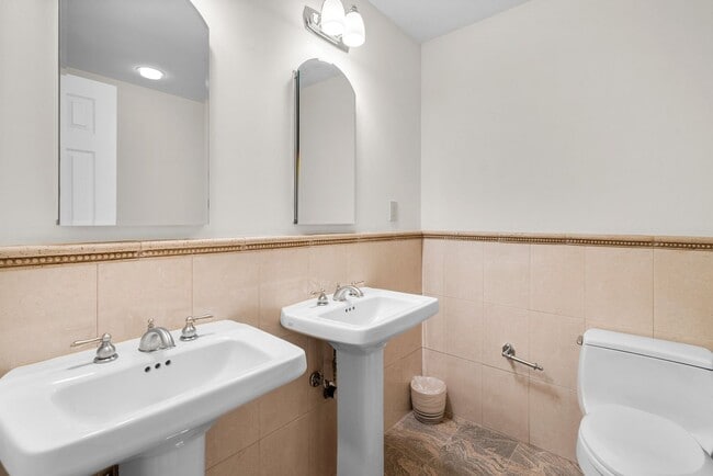 Building Photo - 4 Bed 3 Bath - Silver Spring Single Family...