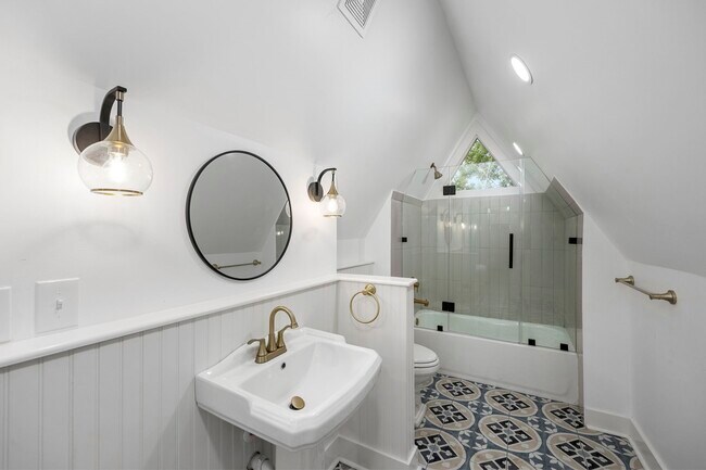 Building Photo - 6411 Illinois St