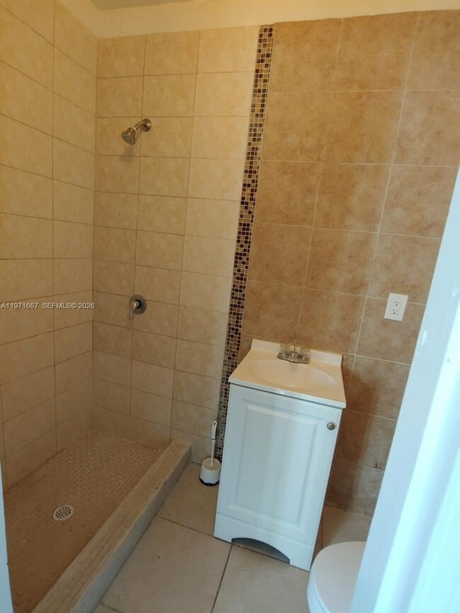 Building Photo - 1465 NE 149th St