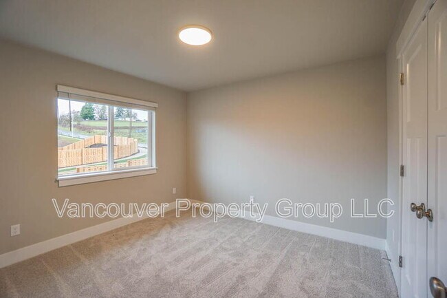 Building Photo - 313 E Caribou Ct