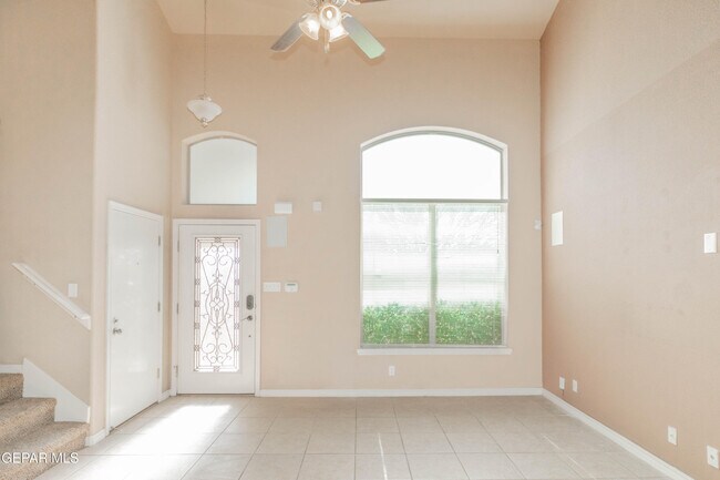 Building Photo - 14529 Jesus Almeida