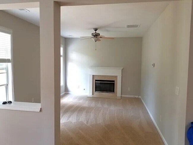 Building Photo - 1353 Dukes Creek Dr