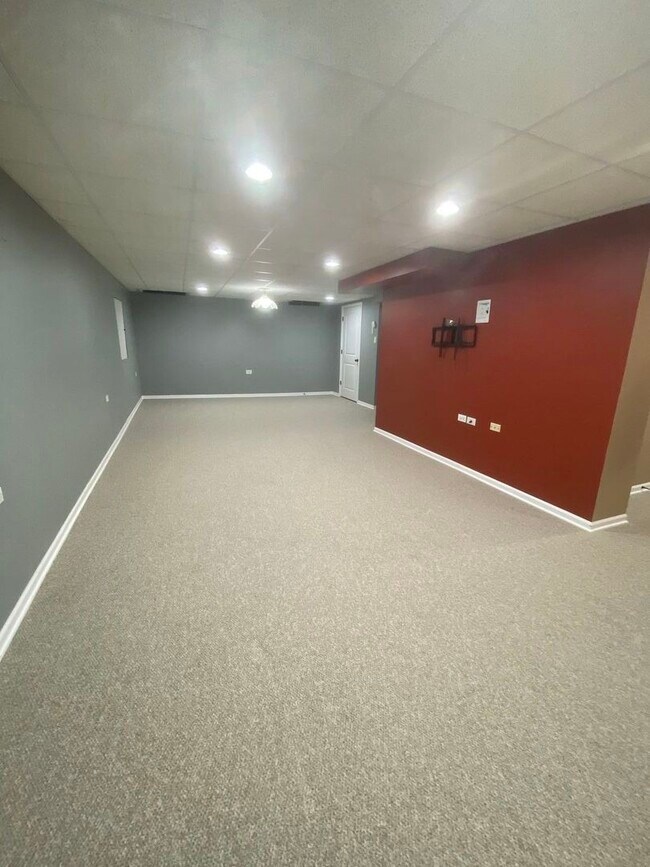 Building Photo - 1213 Pennsbury Ln
