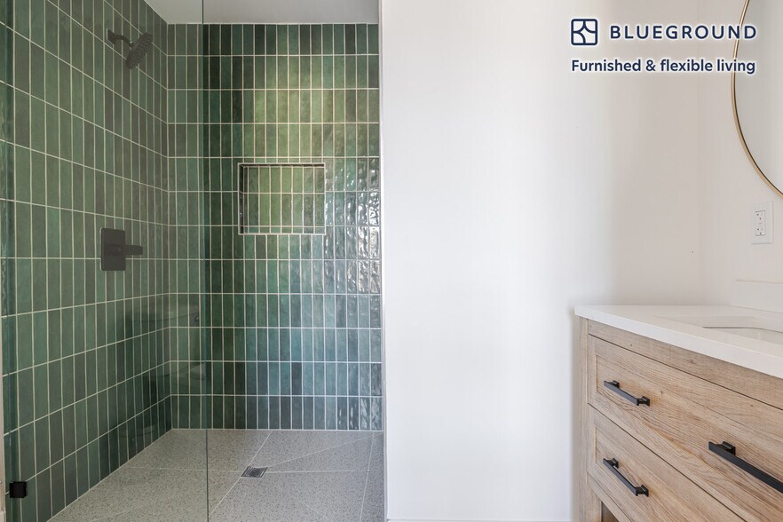 Building Photo - 611 N Virgil Ave