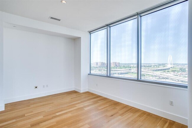 Building Photo - 2200 Victory Ave