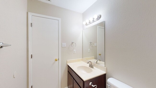Building Photo - 2 WEEKS FREE! ALL TILE 3 BEDROOM, 2 BATH, ...