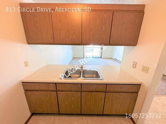 Building Photo - 307 11th Ave NW