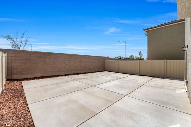 Building Photo - 6844 Toros St