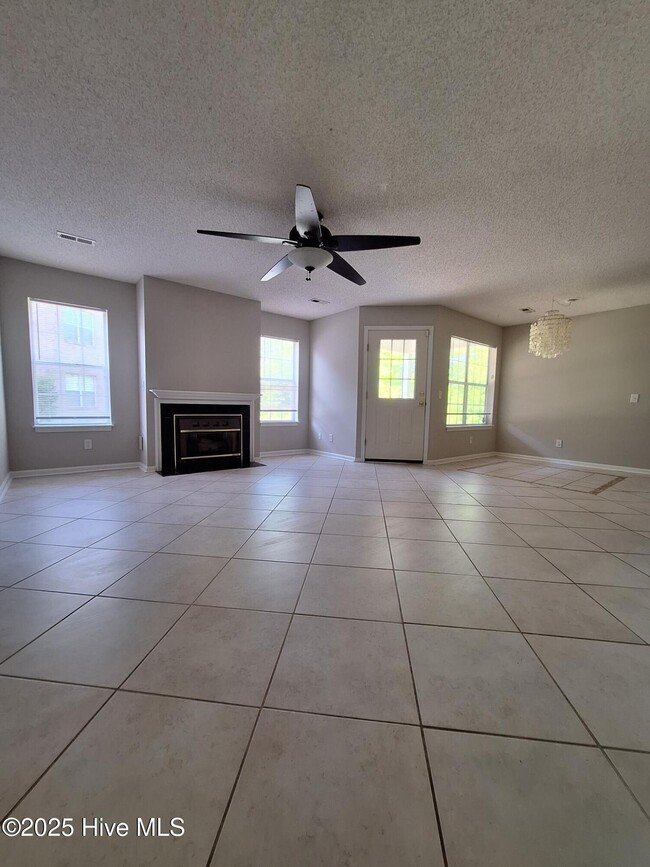 Building Photo - 2922 Mulberry Ln
