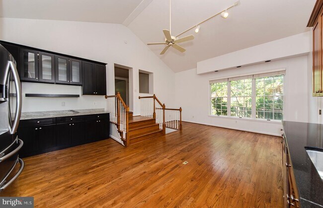 Building Photo - 628 Tazewell Rd NW