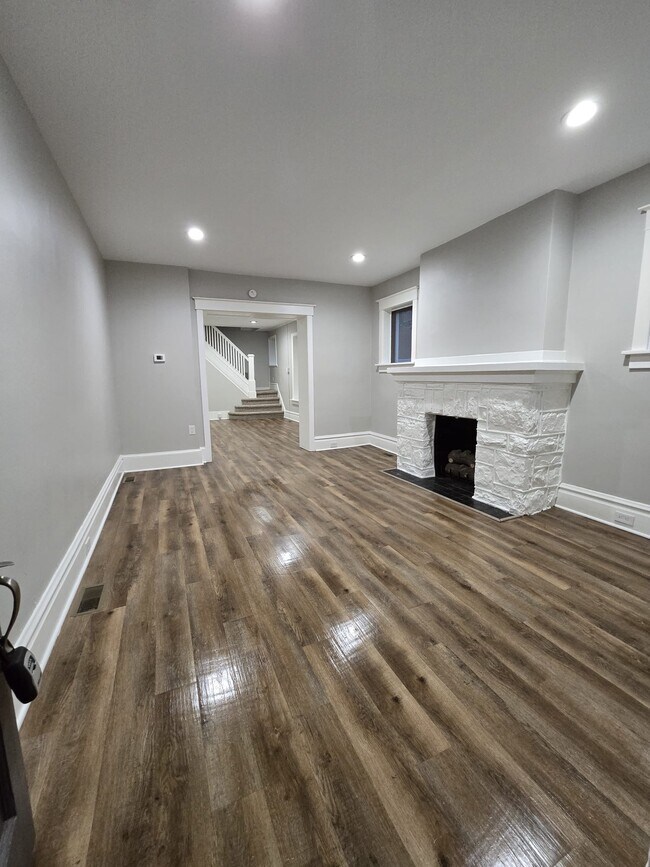 Primary Photo - 206 Muench St