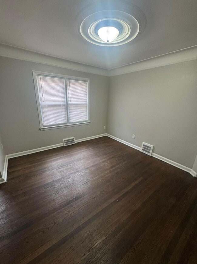 Building Photo - 14591 Mettetal St