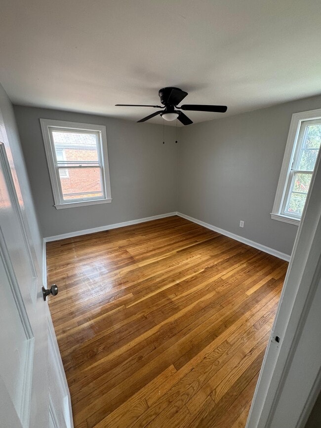 Building Photo - 525 E 222nd St