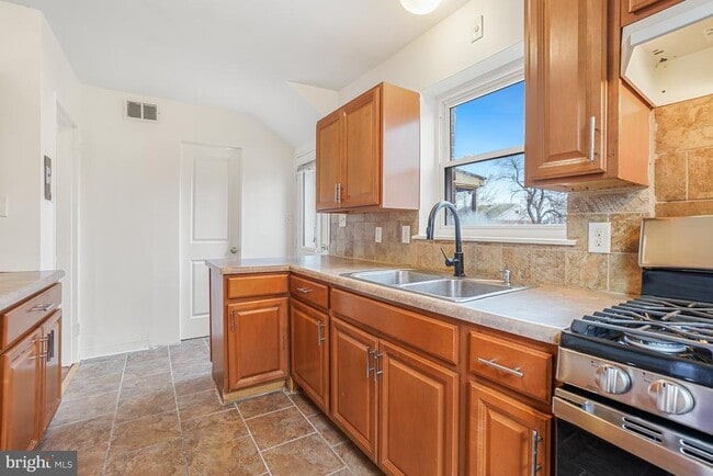 Building Photo - 6212 Carters Ln
