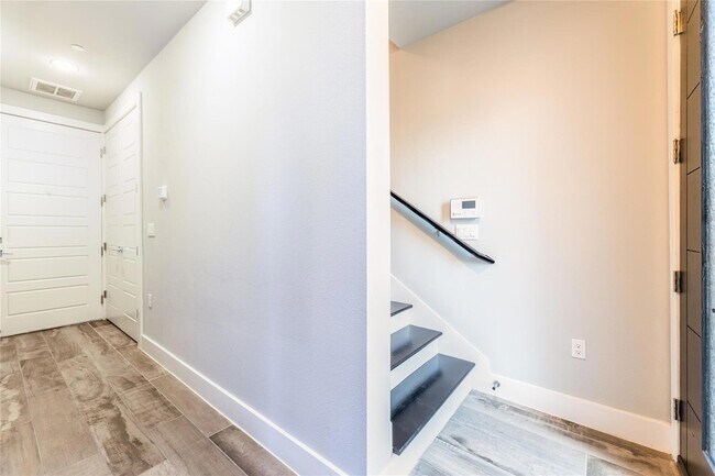 Building Photo - 1417 Kramer Ln