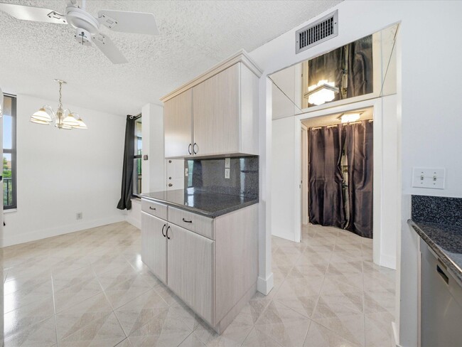 Building Photo - 6539 Coral Lake Dr