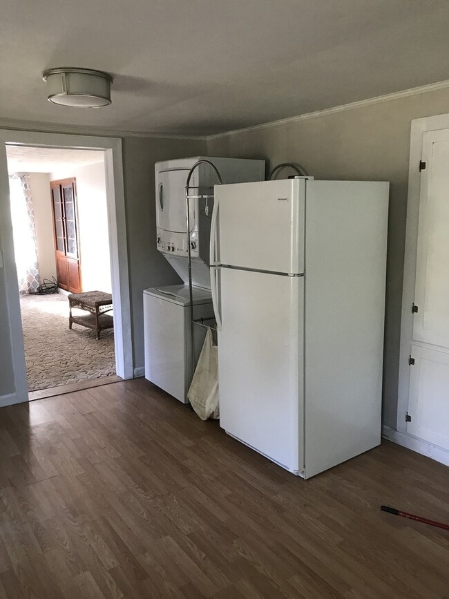 Building Photo - 2 Bed, 1 Bath House