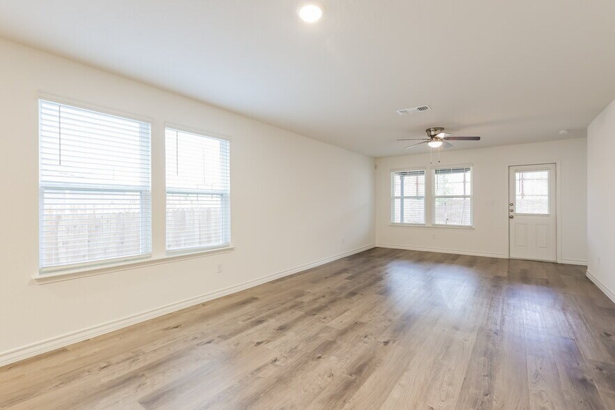 Building Photo - 10207 Monte Carmel Pl