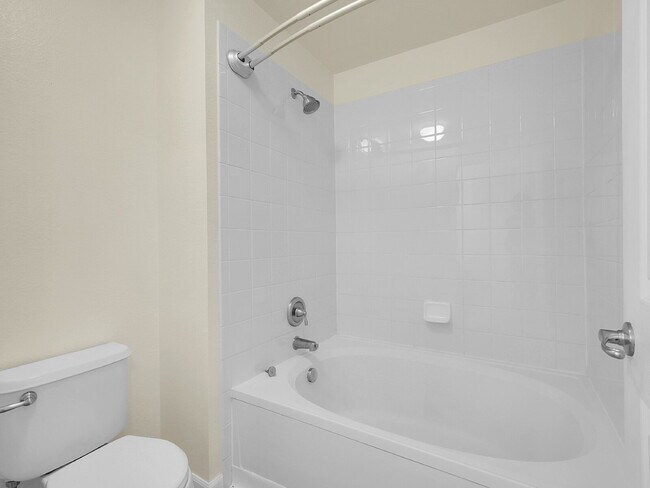 Building Photo - $1,750.00, Gorgeous 2-bed, 2-bath condo located in Aurora.