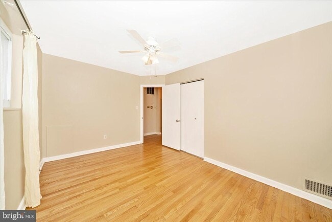 Building Photo - 3906 Montrose Dr