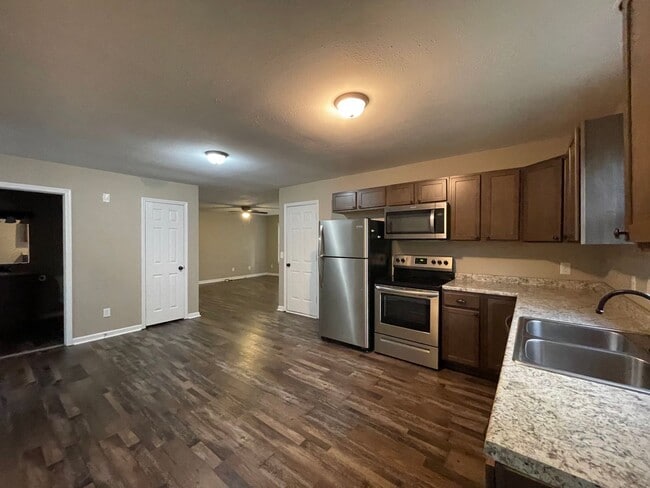 Building Photo - 1006 Northwood Dr