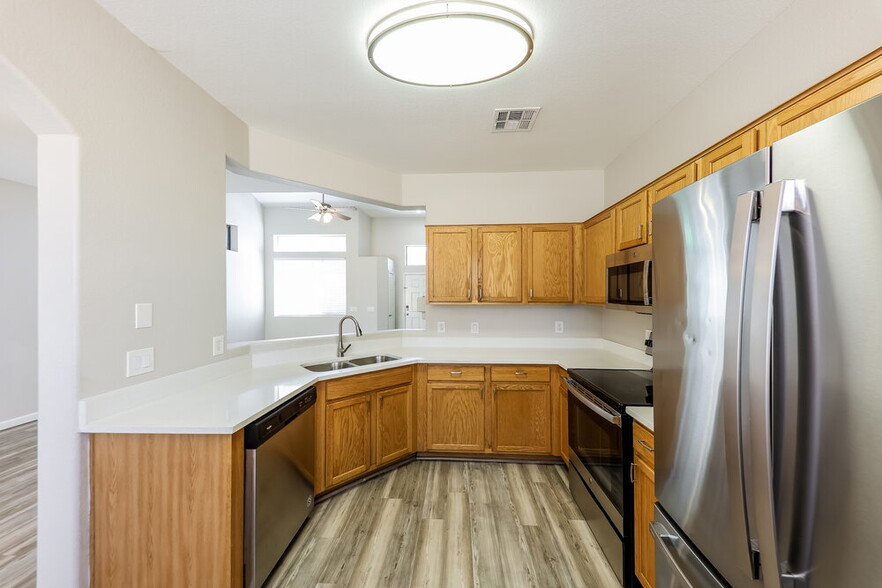 Building Photo - 14252 W Cora Ln