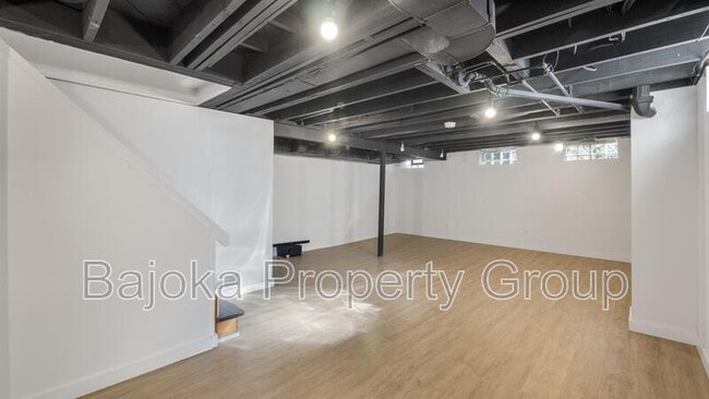 Building Photo - 2626 Windemere Rd