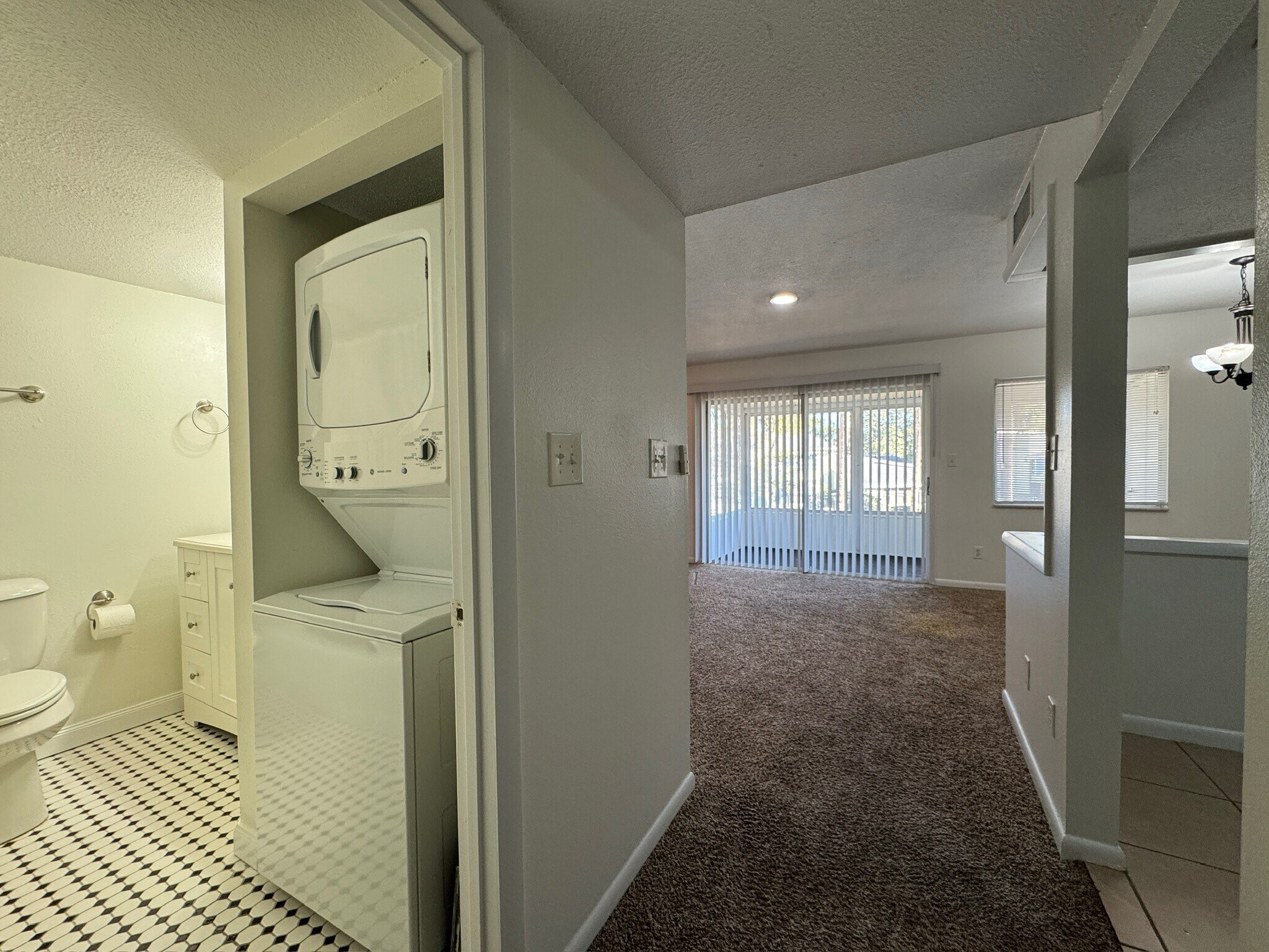 Hallway - 568 Bahia Cir