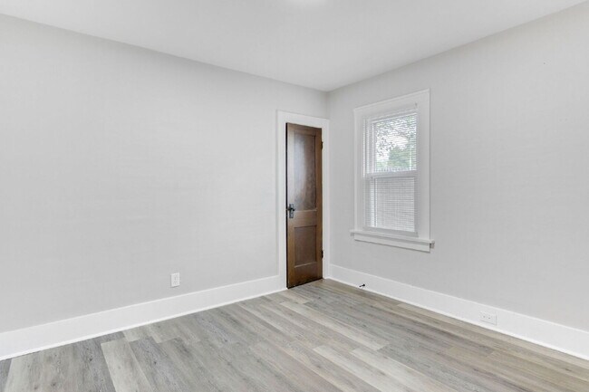 Building Photo - 737 S 30th St