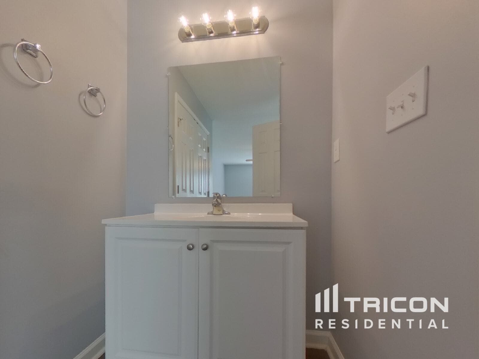 Building Photo - 2445 Hillboro Cir S W