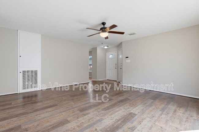 Building Photo - 6810 Saharastone Dr