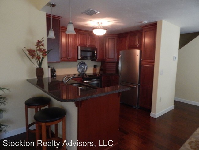 Building Photo - 2 br, 2 bath House - 109 Bayshore Dr. Unit 10